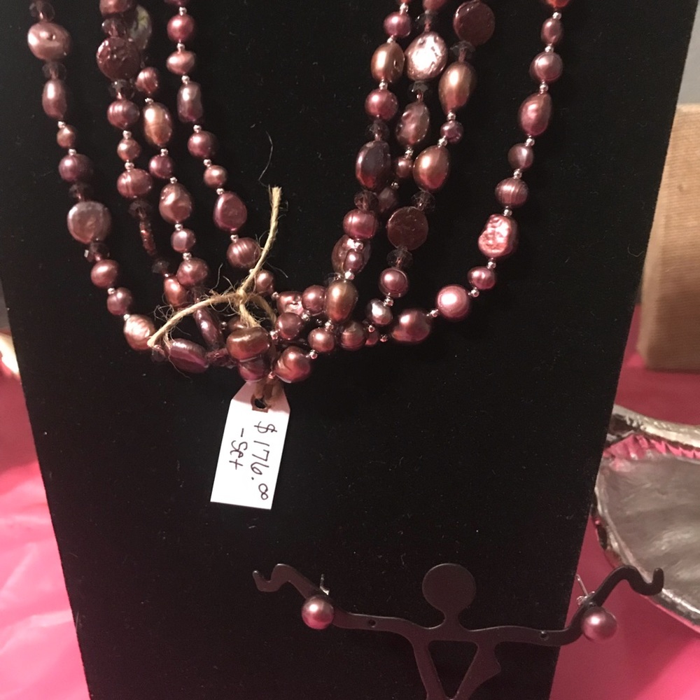 Vantel pearls necklace and earring set